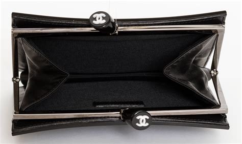 chanel kiss lock clutch